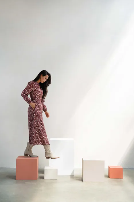 Zusss Maxi jurk met ikat print Zand Roodbruin Siezz